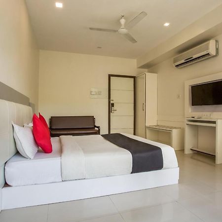 Capital O 35557 Hotel Aura Βομβάη Εξωτερικό φωτογραφία