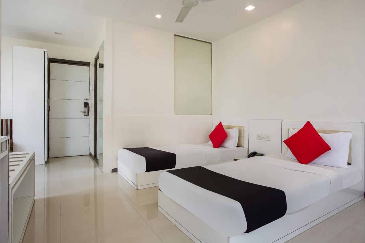 Capital O 35557 Hotel Aura Βομβάη Εξωτερικό φωτογραφία