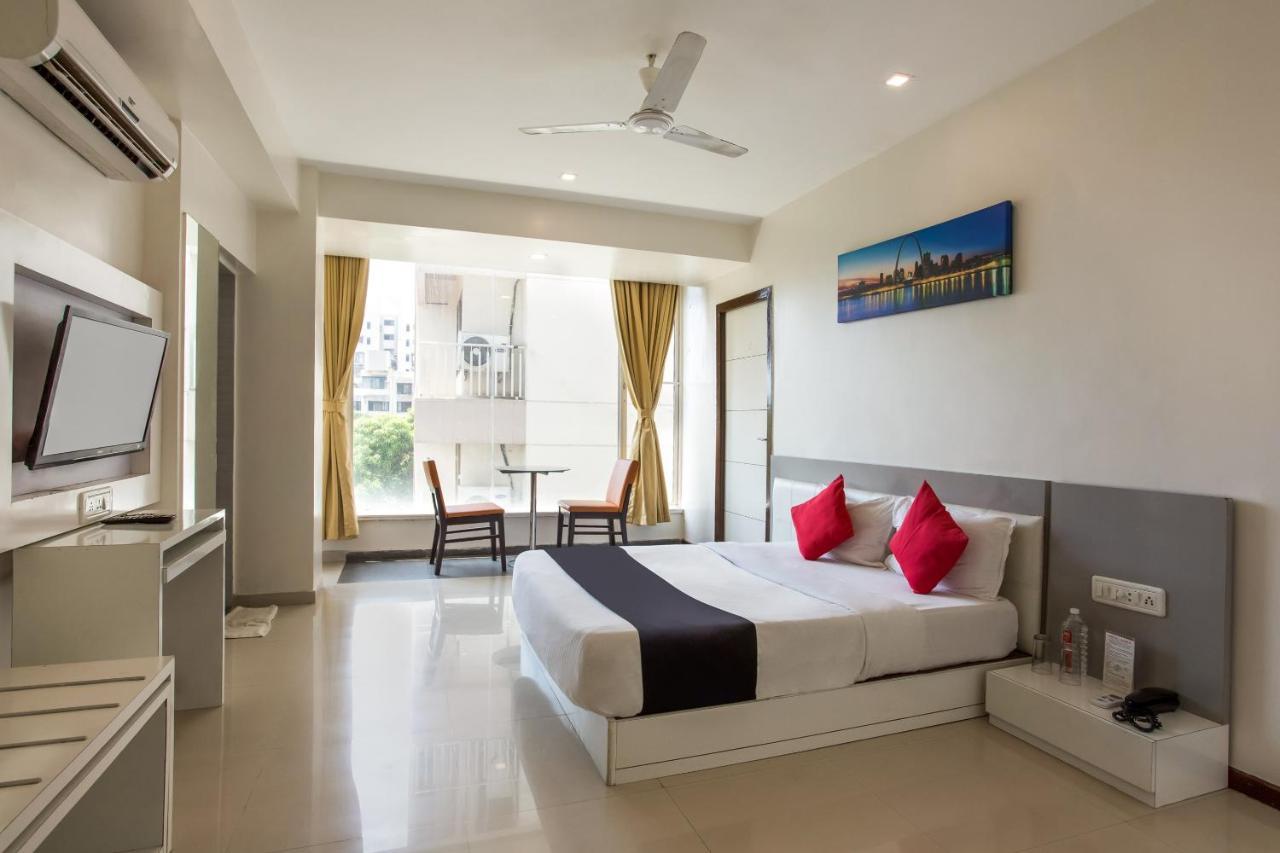 Capital O 35557 Hotel Aura Βομβάη Εξωτερικό φωτογραφία